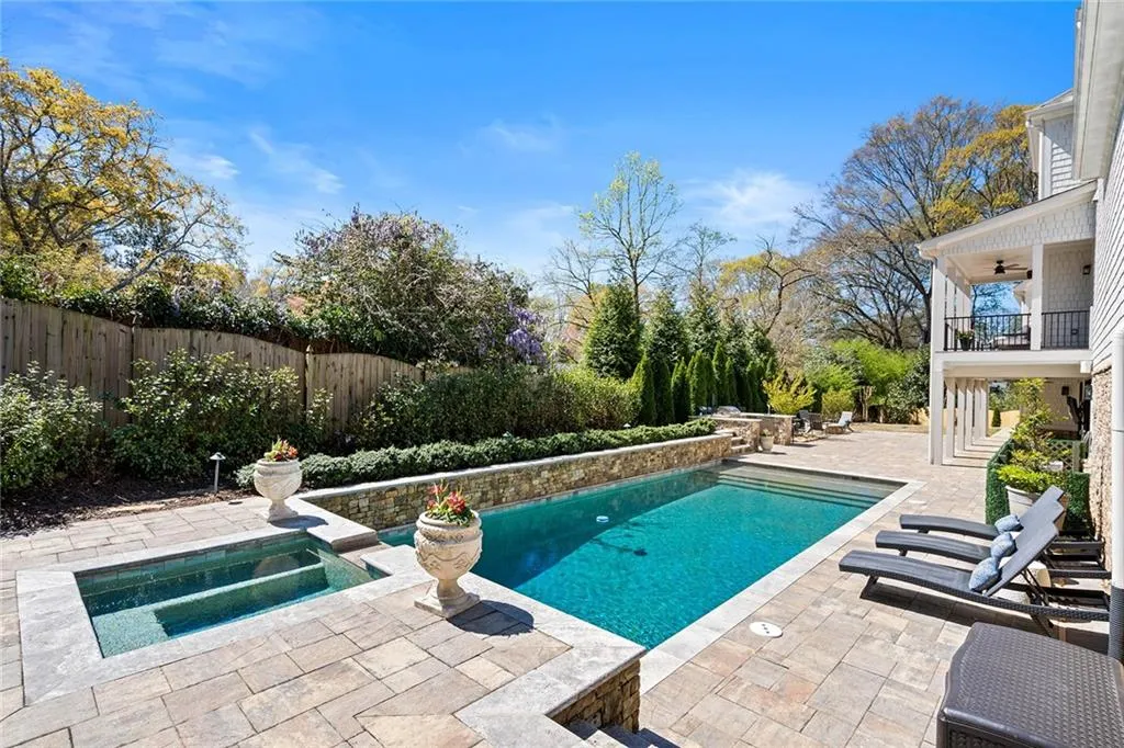 661 Windsor Parkway, Atlanta, Georgia 30342, 6 Bedrooms Bedrooms, ,6 BathroomsBathrooms,Residential,Sold,661 Windsor Parkway,7191100