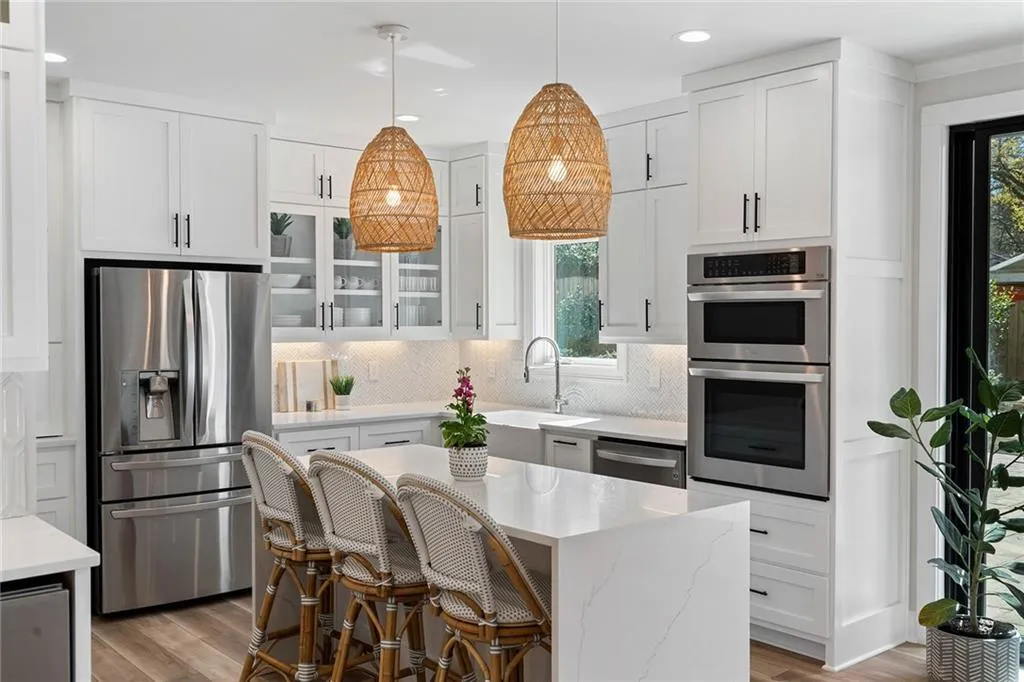 661 Windsor Parkway, Atlanta, Georgia 30342, 6 Bedrooms Bedrooms, ,6 BathroomsBathrooms,Residential,Sold,661 Windsor Parkway,7191100