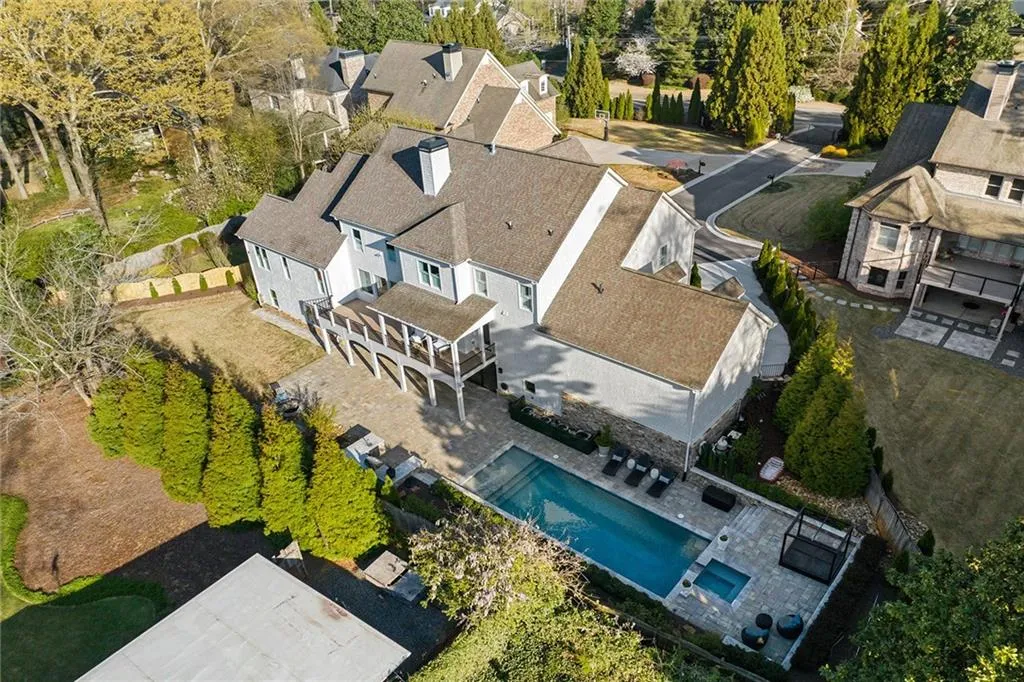 661 Windsor Parkway, Atlanta, Georgia 30342, 6 Bedrooms Bedrooms, ,6 BathroomsBathrooms,Residential,Sold,661 Windsor Parkway,7191100