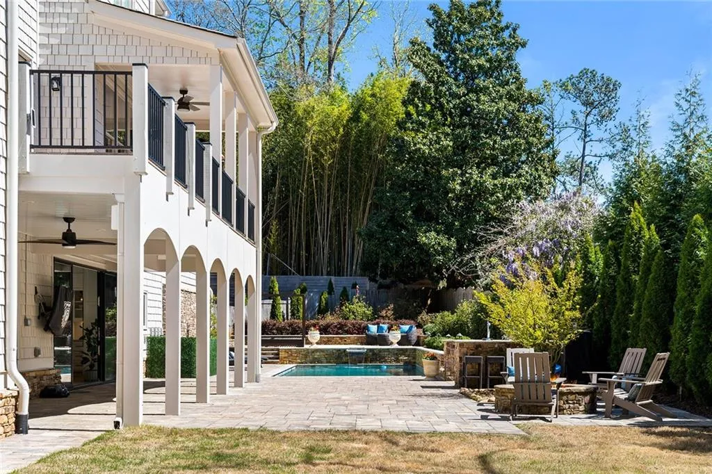 661 Windsor Parkway, Atlanta, Georgia 30342, 6 Bedrooms Bedrooms, ,6 BathroomsBathrooms,Residential,Sold,661 Windsor Parkway,7191100