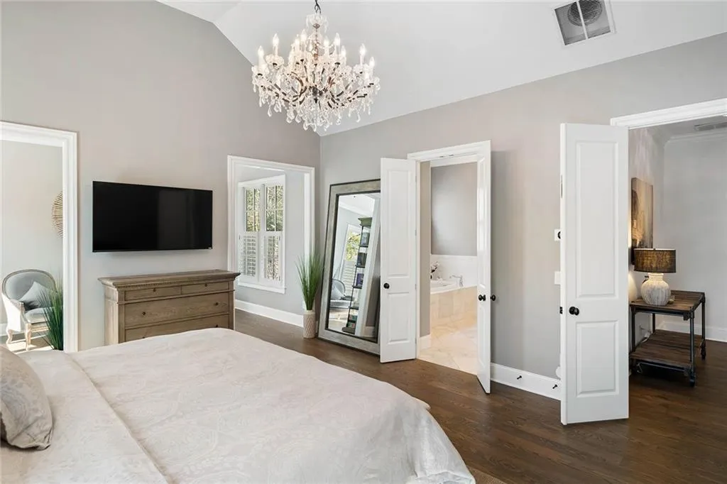 661 Windsor Parkway, Atlanta, Georgia 30342, 6 Bedrooms Bedrooms, ,6 BathroomsBathrooms,Residential,Sold,661 Windsor Parkway,7191100