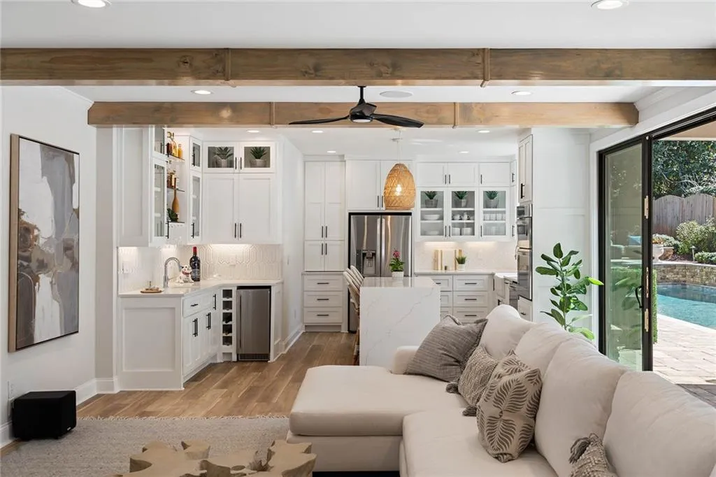 661 Windsor Parkway, Atlanta, Georgia 30342, 6 Bedrooms Bedrooms, ,6 BathroomsBathrooms,Residential,Sold,661 Windsor Parkway,7191100