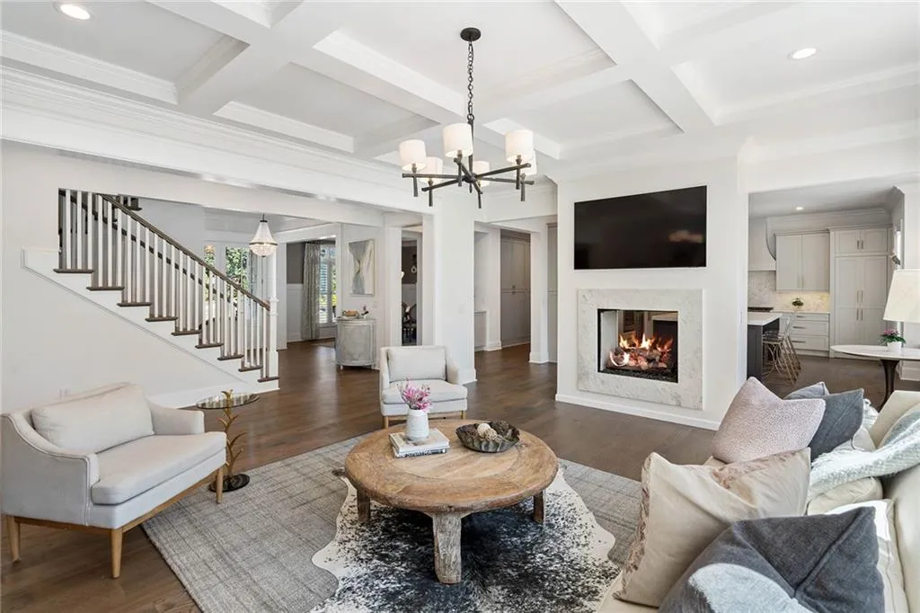 661 Windsor Parkway, Atlanta, Georgia 30342, 6 Bedrooms Bedrooms, ,6 BathroomsBathrooms,Residential,Sold,661 Windsor Parkway,7191100