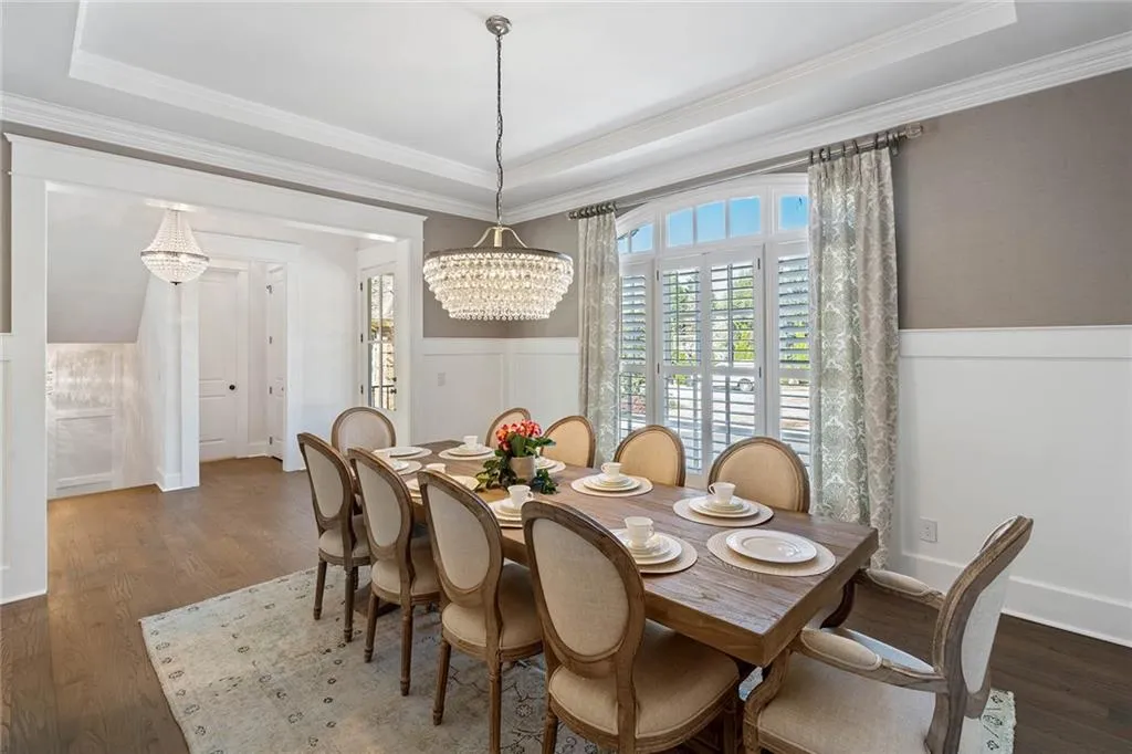 661 Windsor Parkway, Atlanta, Georgia 30342, 6 Bedrooms Bedrooms, ,6 BathroomsBathrooms,Residential,Sold,661 Windsor Parkway,7191100