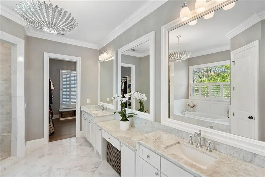 661 Windsor Parkway, Atlanta, Georgia 30342, 6 Bedrooms Bedrooms, ,6 BathroomsBathrooms,Residential,Sold,661 Windsor Parkway,7191100