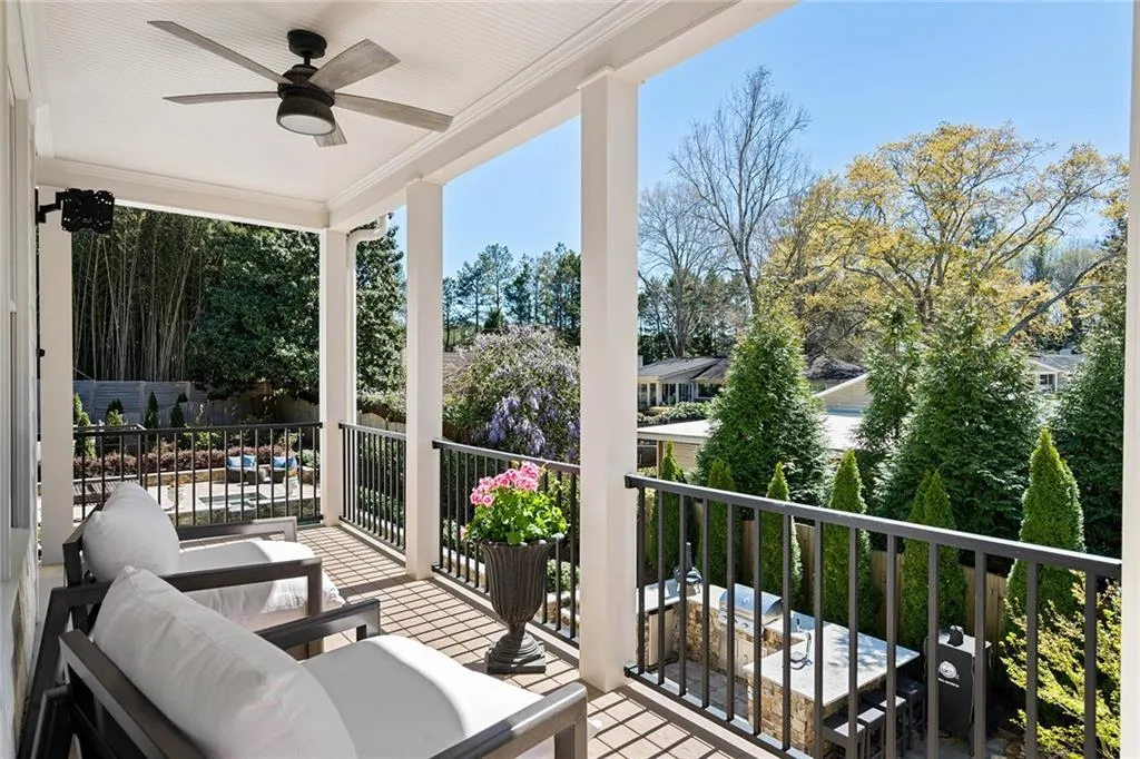 661 Windsor Parkway, Atlanta, Georgia 30342, 6 Bedrooms Bedrooms, ,6 BathroomsBathrooms,Residential,Sold,661 Windsor Parkway,7191100