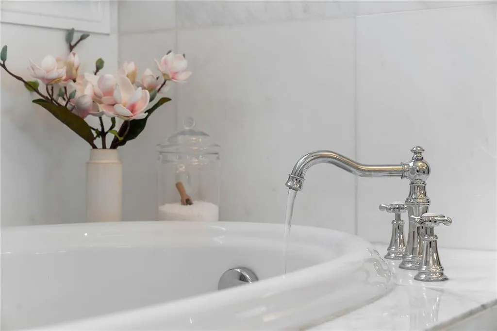 661 Windsor Parkway, Atlanta, Georgia 30342, 6 Bedrooms Bedrooms, ,6 BathroomsBathrooms,Residential,Sold,661 Windsor Parkway,7191100