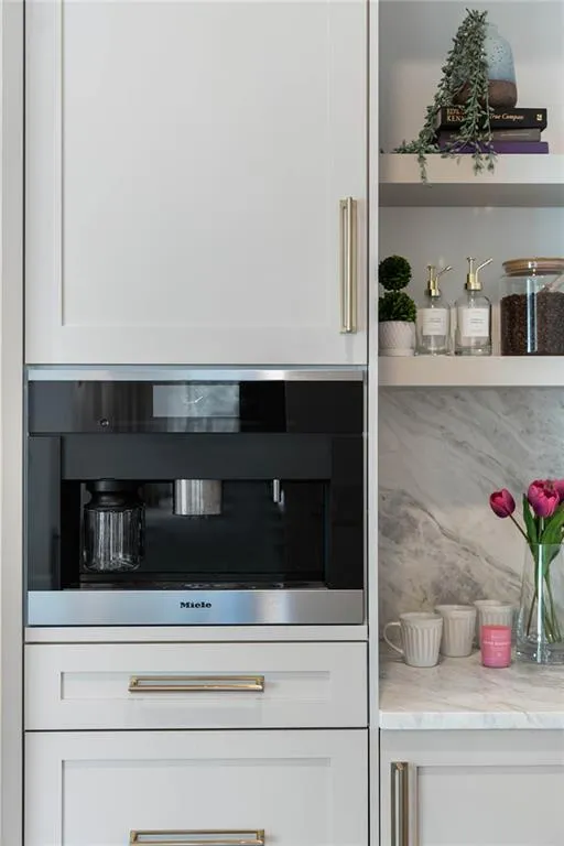 661 Windsor Parkway, Atlanta, Georgia 30342, 6 Bedrooms Bedrooms, ,6 BathroomsBathrooms,Residential,Sold,661 Windsor Parkway,7191100