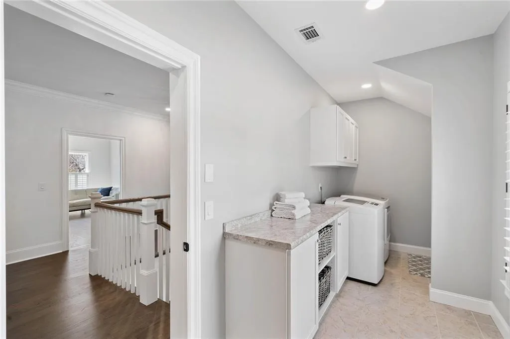 661 Windsor Parkway, Atlanta, Georgia 30342, 6 Bedrooms Bedrooms, ,6 BathroomsBathrooms,Residential,Sold,661 Windsor Parkway,7191100