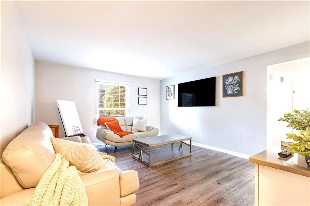 5559 Kingsport Drive Unit 27, Atlanta, Georgia 30342, 3 Bedrooms Bedrooms, ,2 BathroomsBathrooms,Residential,Sold,5559 Kingsport Drive Unit 27,7336296