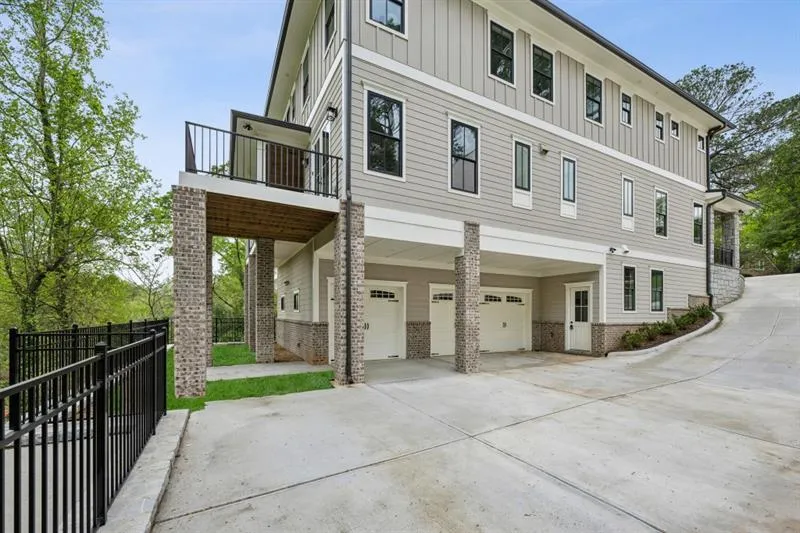 2193 Virginia Place Ne, Atlanta, Georgia 30305, 6 Bedrooms Bedrooms, ,6 BathroomsBathrooms,Residential,For Sale,2193 Virginia Place Ne,7688402