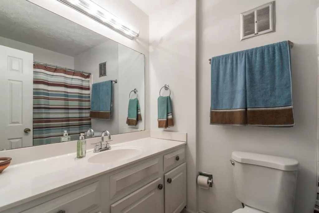 6700 Roswell Road Unit 26b, Sandy Springs, Georgia 30328, 2 Bedrooms Bedrooms, ,1 BathroomBathrooms,Residential,Sold,6700 Roswell Road Unit 26b,5673763