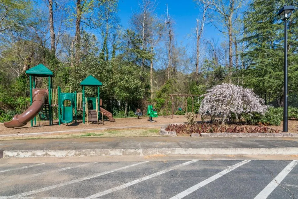 6700 Roswell Road Unit 26b, Sandy Springs, Georgia 30328, 2 Bedrooms Bedrooms, ,1 BathroomBathrooms,Residential,Sold,6700 Roswell Road Unit 26b,5673763