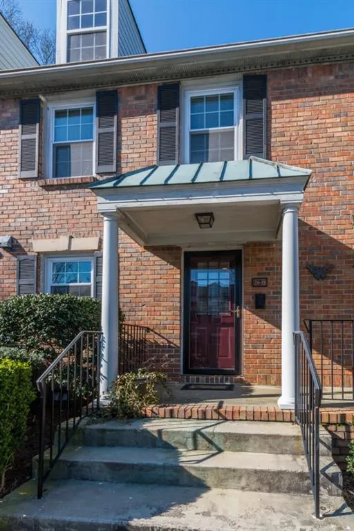 6700 Roswell Road Unit 26b, Sandy Springs, Georgia 30328, 2 Bedrooms Bedrooms, ,1 BathroomBathrooms,Residential,Sold,6700 Roswell Road Unit 26b,5673763