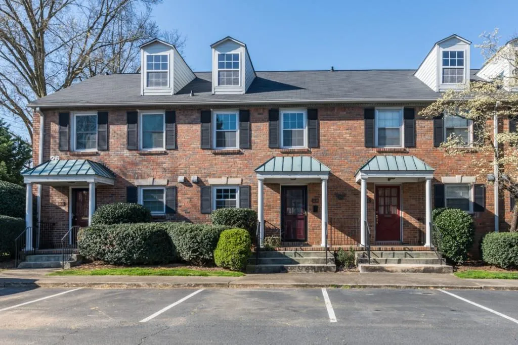 6700 Roswell Road Unit 26b, Sandy Springs, Georgia 30328, 2 Bedrooms Bedrooms, ,1 BathroomBathrooms,Residential,Sold,6700 Roswell Road Unit 26b,5673763