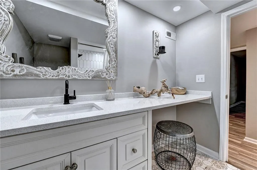 6851 Roswell Road Unit I-25, Atlanta, Georgia 30328, 3 Bedrooms Bedrooms, ,2 BathroomsBathrooms,Residential,Sold,6851 Roswell Road Unit I-25,7052166