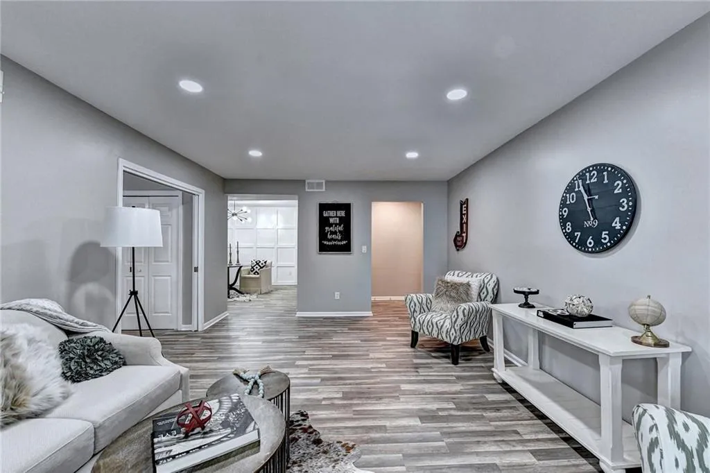 6851 Roswell Road Unit I-25, Atlanta, Georgia 30328, 3 Bedrooms Bedrooms, ,2 BathroomsBathrooms,Residential,Sold,6851 Roswell Road Unit I-25,7052166