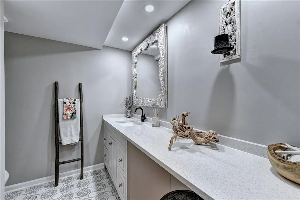 6851 Roswell Road Unit I-25, Atlanta, Georgia 30328, 3 Bedrooms Bedrooms, ,2 BathroomsBathrooms,Residential,Sold,6851 Roswell Road Unit I-25,7052166