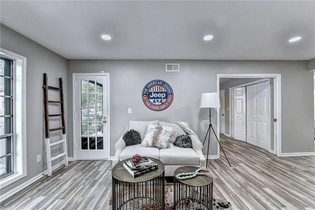 6851 Roswell Road Unit I-25, Atlanta, Georgia 30328, 3 Bedrooms Bedrooms, ,2 BathroomsBathrooms,Residential,Sold,6851 Roswell Road Unit I-25,7052166