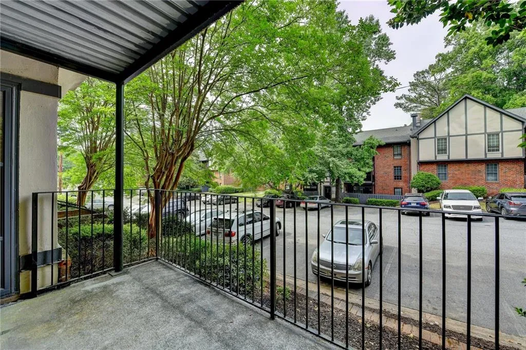 6851 Roswell Road Unit I-25, Atlanta, Georgia 30328, 3 Bedrooms Bedrooms, ,2 BathroomsBathrooms,Residential,Sold,6851 Roswell Road Unit I-25,7052166