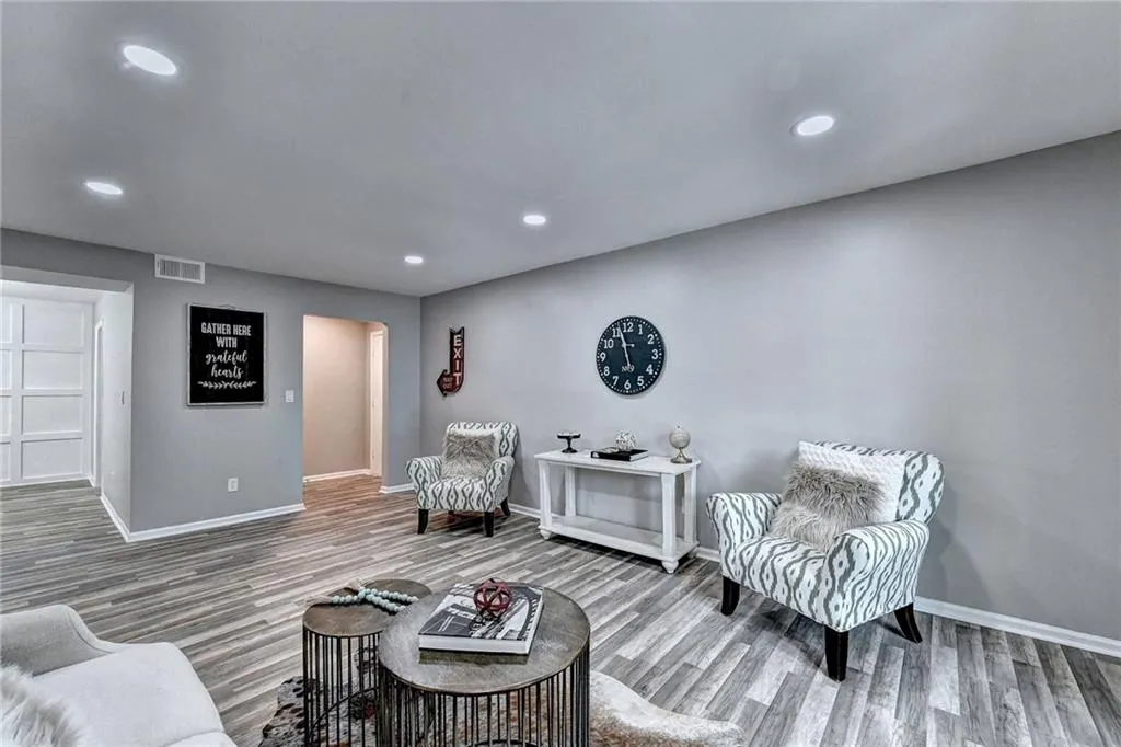 6851 Roswell Road Unit I-25, Atlanta, Georgia 30328, 3 Bedrooms Bedrooms, ,2 BathroomsBathrooms,Residential,Sold,6851 Roswell Road Unit I-25,7052166