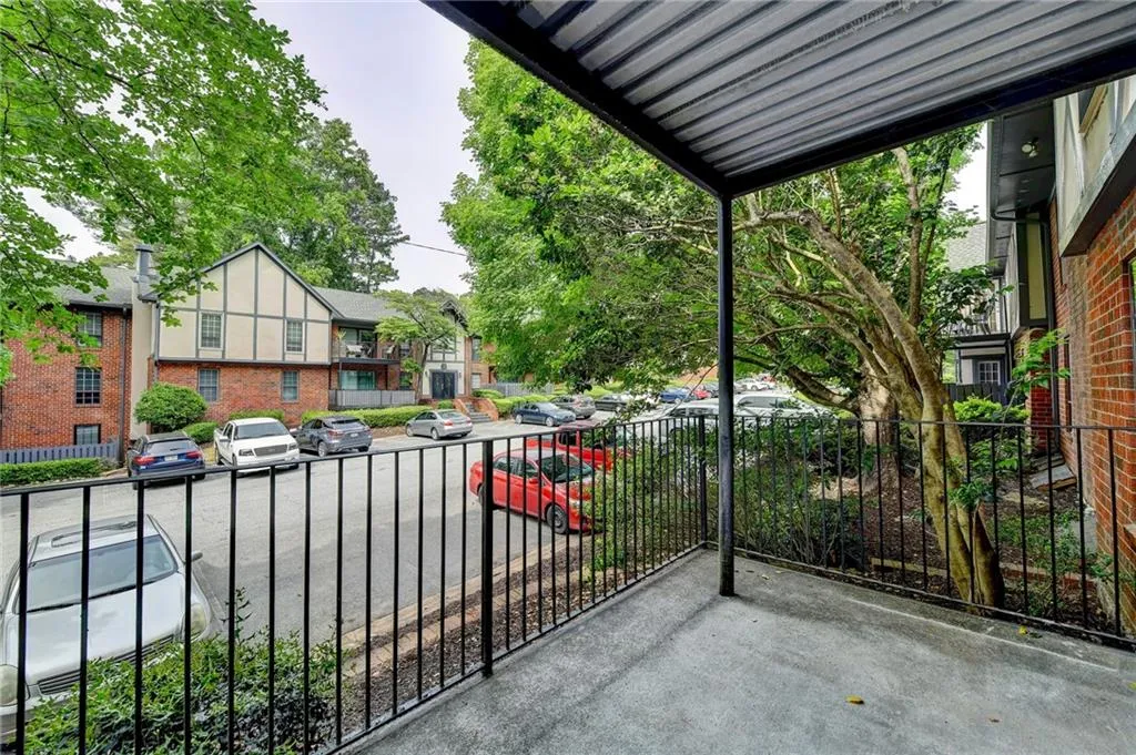 6851 Roswell Road Unit I-25, Atlanta, Georgia 30328, 3 Bedrooms Bedrooms, ,2 BathroomsBathrooms,Residential,Sold,6851 Roswell Road Unit I-25,7052166