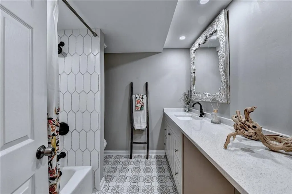 6851 Roswell Road Unit I-25, Atlanta, Georgia 30328, 3 Bedrooms Bedrooms, ,2 BathroomsBathrooms,Residential,Sold,6851 Roswell Road Unit I-25,7052166