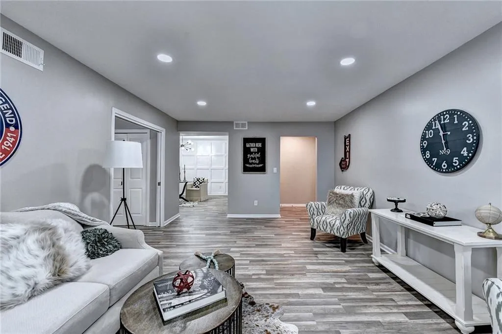 6851 Roswell Road Unit I-25, Atlanta, Georgia 30328, 3 Bedrooms Bedrooms, ,2 BathroomsBathrooms,Residential,Sold,6851 Roswell Road Unit I-25,7052166