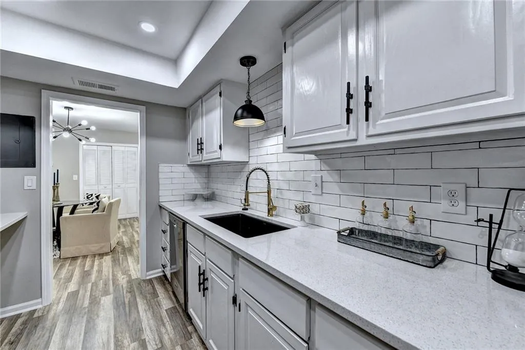 6851 Roswell Road Unit I-25, Atlanta, Georgia 30328, 3 Bedrooms Bedrooms, ,2 BathroomsBathrooms,Residential,Sold,6851 Roswell Road Unit I-25,7052166