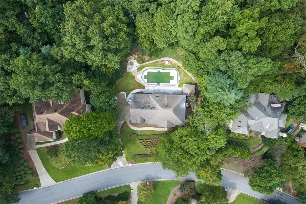 8200 Grogans Ferry Road, Sandy Springs, Georgia 30350, 5 Bedrooms Bedrooms, ,4 BathroomsBathrooms,Residential,Sold,8200 Grogans Ferry Road,6941272