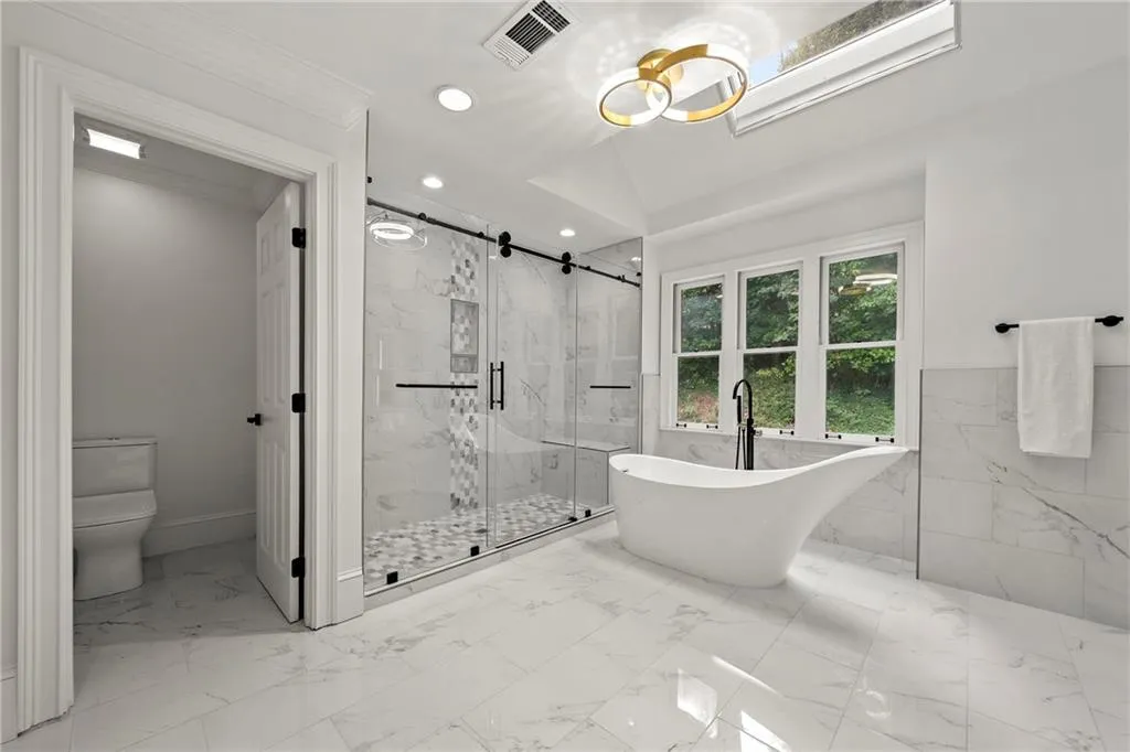 8200 Grogans Ferry Road, Sandy Springs, Georgia 30350, 5 Bedrooms Bedrooms, ,4 BathroomsBathrooms,Residential,Sold,8200 Grogans Ferry Road,6941272