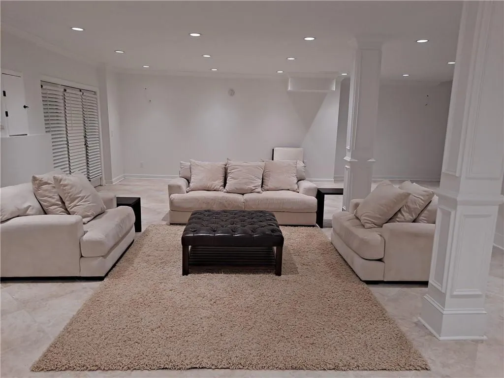 8200 Grogans Ferry Road, Sandy Springs, Georgia 30350, 5 Bedrooms Bedrooms, ,4 BathroomsBathrooms,Residential,Sold,8200 Grogans Ferry Road,6941272