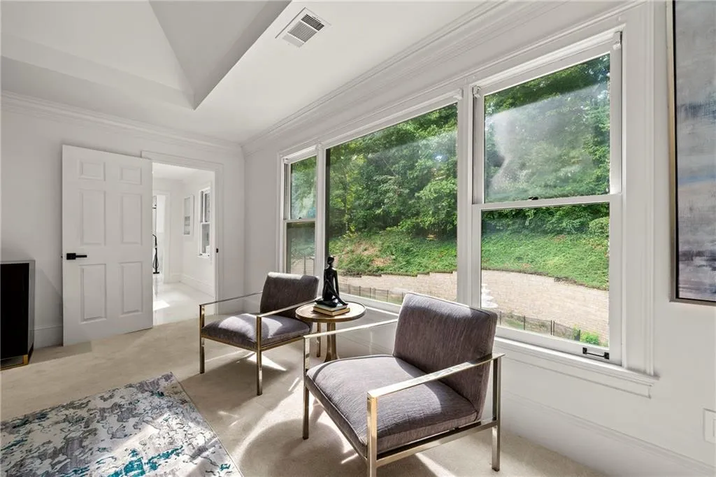 8200 Grogans Ferry Road, Sandy Springs, Georgia 30350, 5 Bedrooms Bedrooms, ,4 BathroomsBathrooms,Residential,Sold,8200 Grogans Ferry Road,6941272