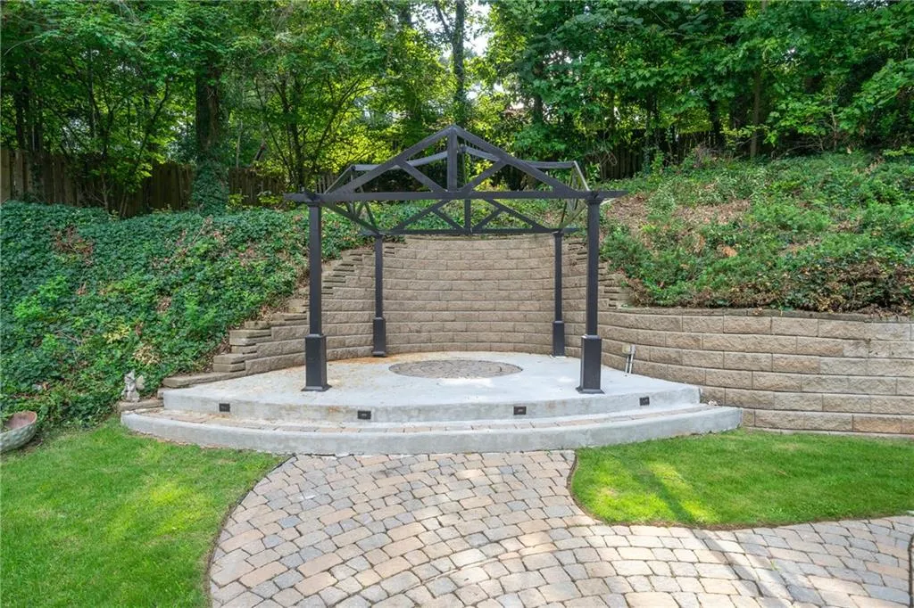 8200 Grogans Ferry Road, Sandy Springs, Georgia 30350, 5 Bedrooms Bedrooms, ,4 BathroomsBathrooms,Residential,Sold,8200 Grogans Ferry Road,6941272