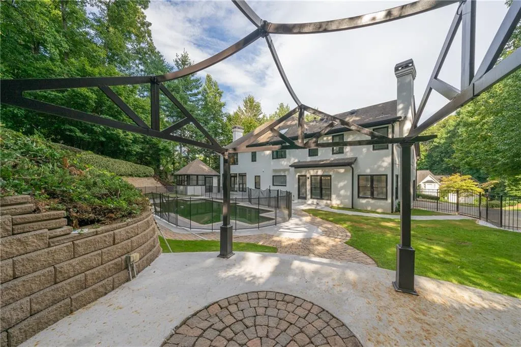 8200 Grogans Ferry Road, Sandy Springs, Georgia 30350, 5 Bedrooms Bedrooms, ,4 BathroomsBathrooms,Residential,Sold,8200 Grogans Ferry Road,6941272