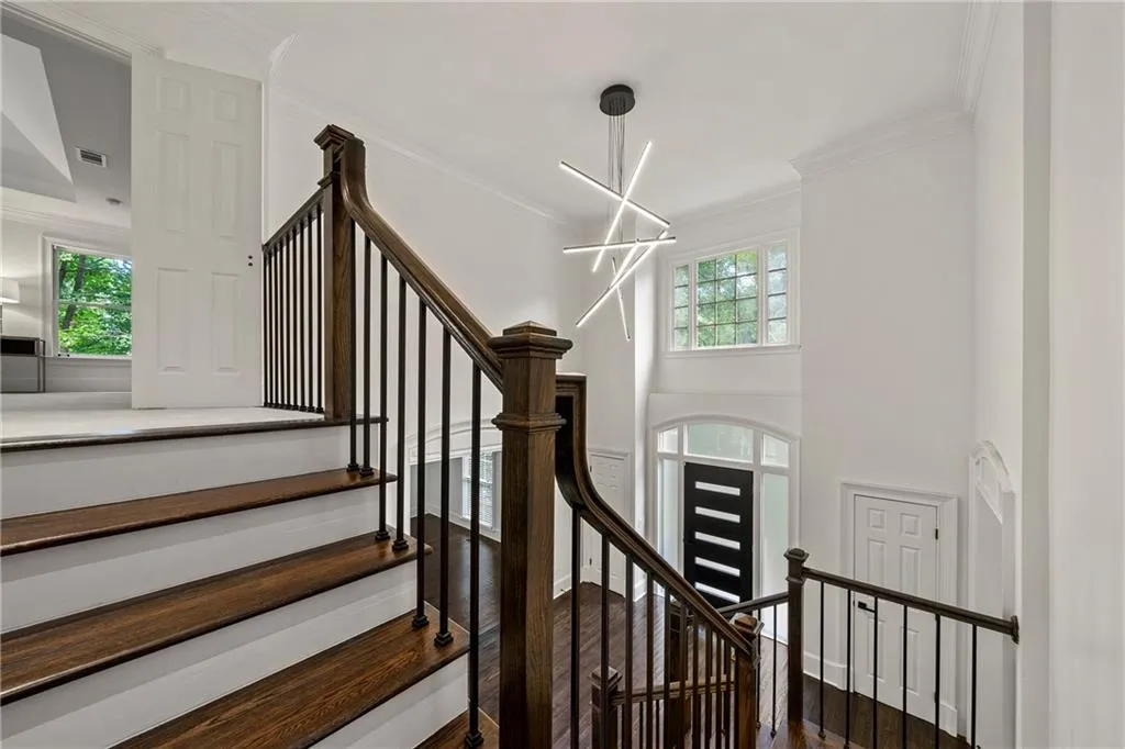 8200 Grogans Ferry Road, Sandy Springs, Georgia 30350, 5 Bedrooms Bedrooms, ,4 BathroomsBathrooms,Residential,Sold,8200 Grogans Ferry Road,6941272