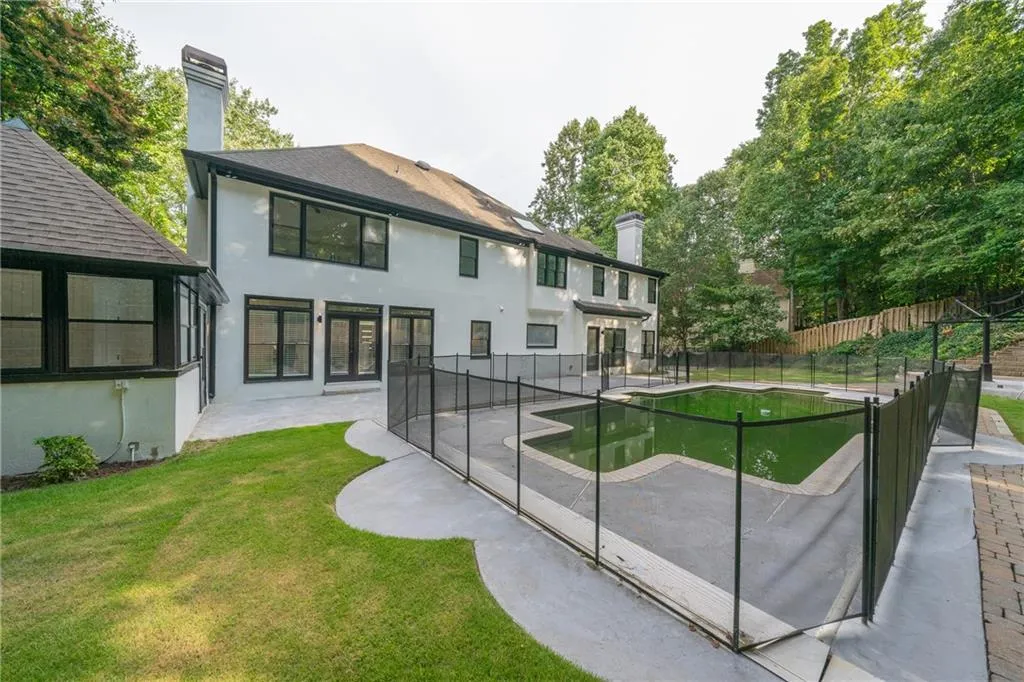 8200 Grogans Ferry Road, Sandy Springs, Georgia 30350, 5 Bedrooms Bedrooms, ,4 BathroomsBathrooms,Residential,Sold,8200 Grogans Ferry Road,6941272