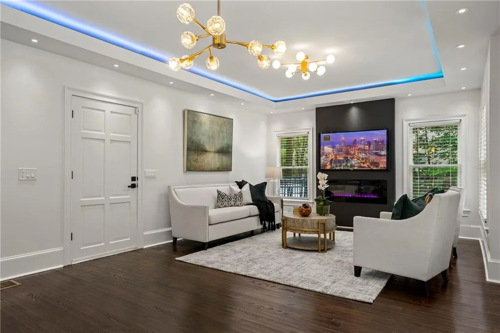 8200 Grogans Ferry Road, Sandy Springs, Georgia 30350, 5 Bedrooms Bedrooms, ,4 BathroomsBathrooms,Residential,Sold,8200 Grogans Ferry Road,6941272