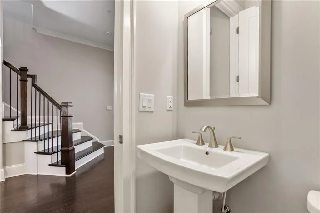 2070 Wheaton Way, Sandy Springs, Georgia 30328, 4 Bedrooms Bedrooms, ,3 BathroomsBathrooms,Residential,Sold,2070 Wheaton Way,6939559