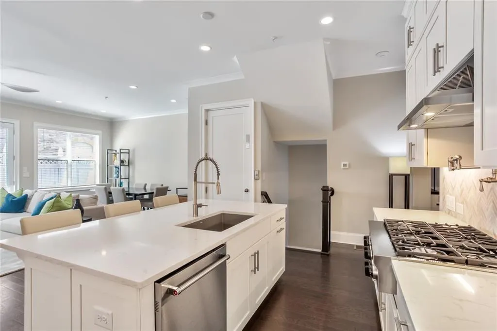 2070 Wheaton Way, Sandy Springs, Georgia 30328, 4 Bedrooms Bedrooms, ,3 BathroomsBathrooms,Residential,Sold,2070 Wheaton Way,6939559