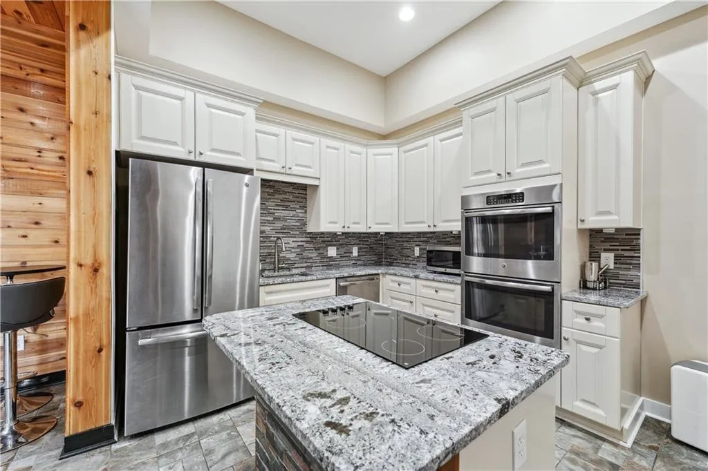 8069 Kenstone Court, Sandy Springs, Georgia 30350, 6 Bedrooms Bedrooms, ,6 BathroomsBathrooms,Residential,For Sale,8069 Kenstone Court,7546659