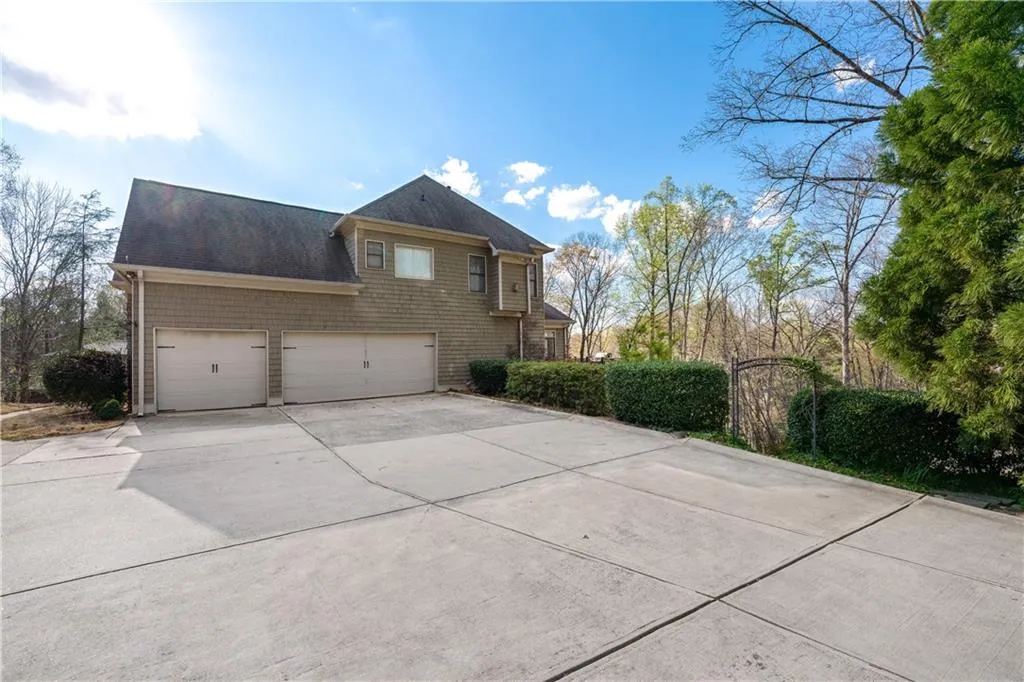8069 Kenstone Court, Sandy Springs, Georgia 30350, 6 Bedrooms Bedrooms, ,6 BathroomsBathrooms,Residential,For Sale,8069 Kenstone Court,7546659