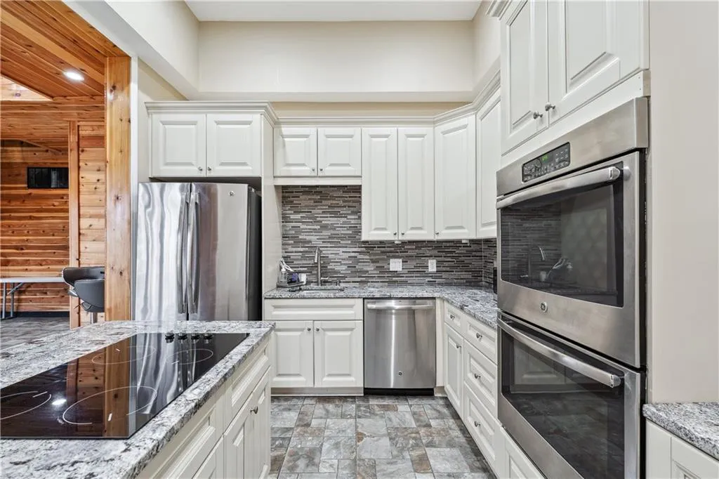 8069 Kenstone Court, Sandy Springs, Georgia 30350, 6 Bedrooms Bedrooms, ,6 BathroomsBathrooms,Residential,For Sale,8069 Kenstone Court,7546659