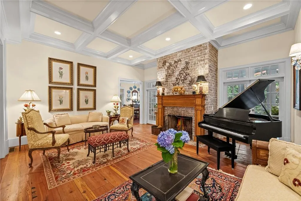 585 Old Cobblestone Drive, Atlanta, Georgia 30350, 6 Bedrooms Bedrooms, ,6 BathroomsBathrooms,Residential,For Sale,585 Old Cobblestone Drive,7639548