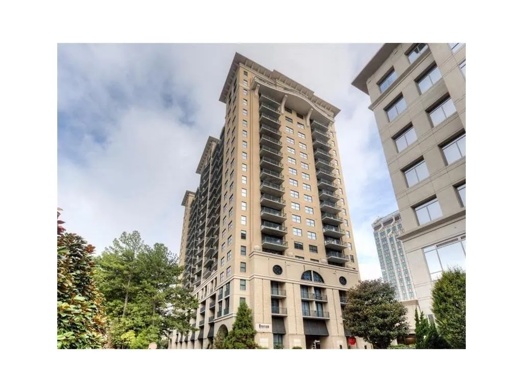 3040 Peachtree Road Nw Unit 204, Atlanta, Georgia 30305, 2 Bedrooms Bedrooms, ,2 BathroomsBathrooms,Residential,Sold,3040 Peachtree Road Nw Unit 204,5831892