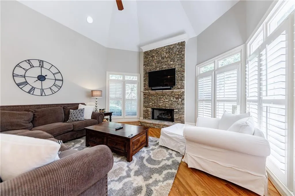 720 Latour Drive, Sandy Springs, Georgia 30350, 6 Bedrooms Bedrooms, ,5 BathroomsBathrooms,Residential,Sold,720 Latour Drive,6900348