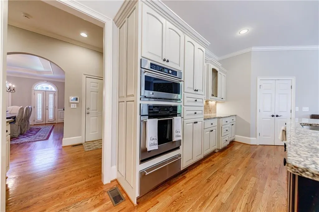 720 Latour Drive, Sandy Springs, Georgia 30350, 6 Bedrooms Bedrooms, ,5 BathroomsBathrooms,Residential,Sold,720 Latour Drive,6900348