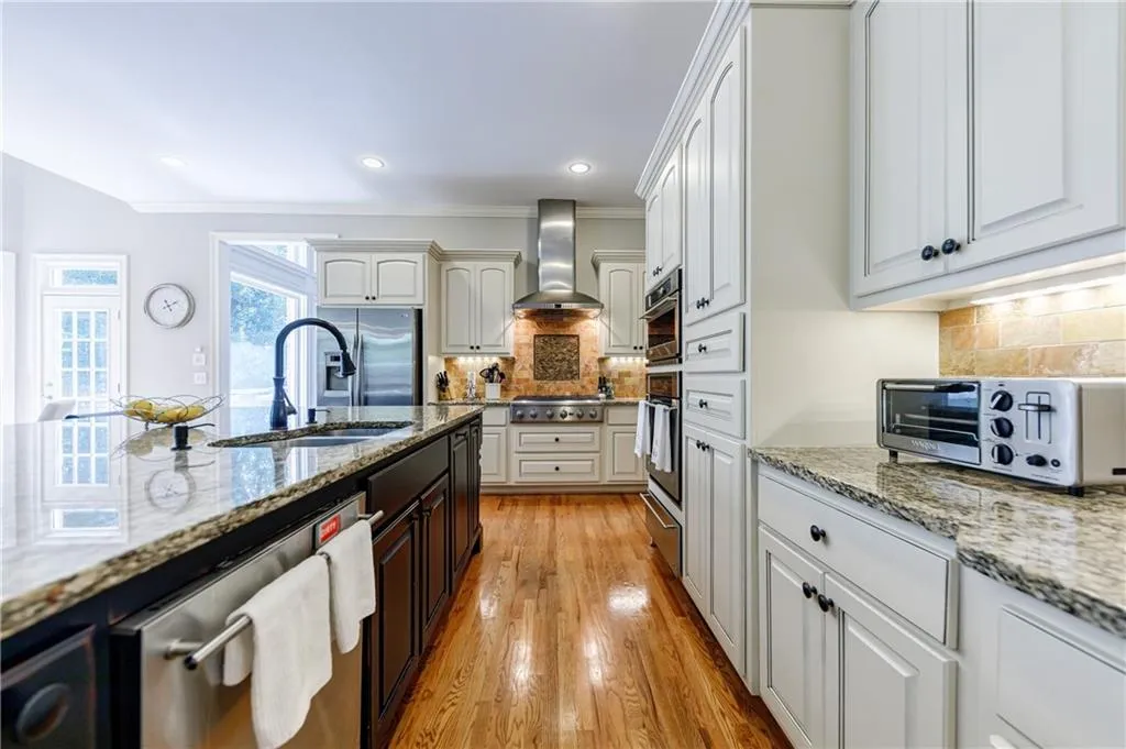 720 Latour Drive, Sandy Springs, Georgia 30350, 6 Bedrooms Bedrooms, ,5 BathroomsBathrooms,Residential,Sold,720 Latour Drive,6900348