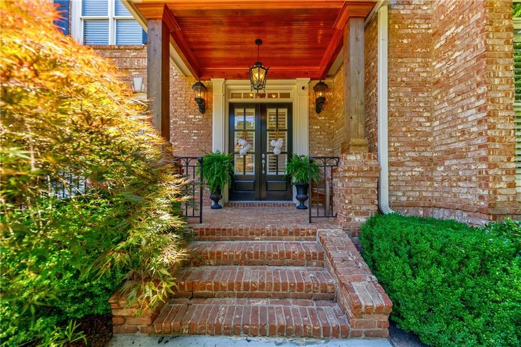 720 Latour Drive, Sandy Springs, Georgia 30350, 6 Bedrooms Bedrooms, ,5 BathroomsBathrooms,Residential,Sold,720 Latour Drive,6900348