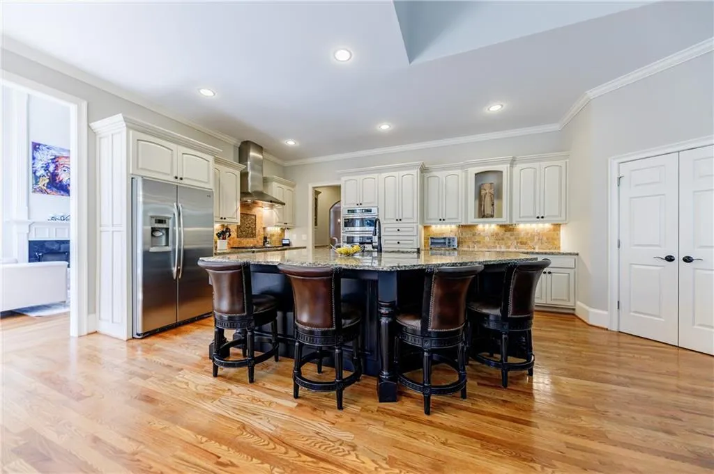 720 Latour Drive, Sandy Springs, Georgia 30350, 6 Bedrooms Bedrooms, ,5 BathroomsBathrooms,Residential,Sold,720 Latour Drive,6900348